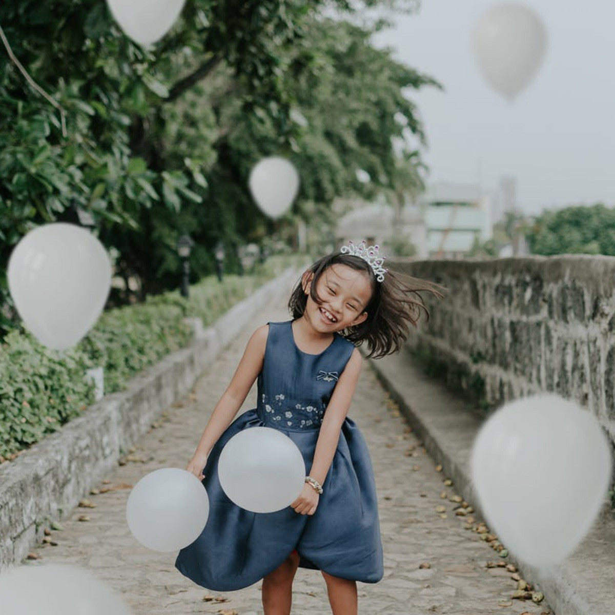 10" Helium-Quality Latex Plain Balloons - White