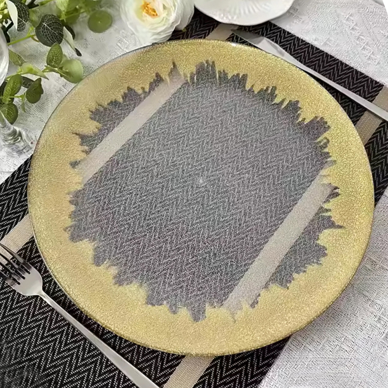 13" Round Charger Plate - Clear with Gold Textured Trim