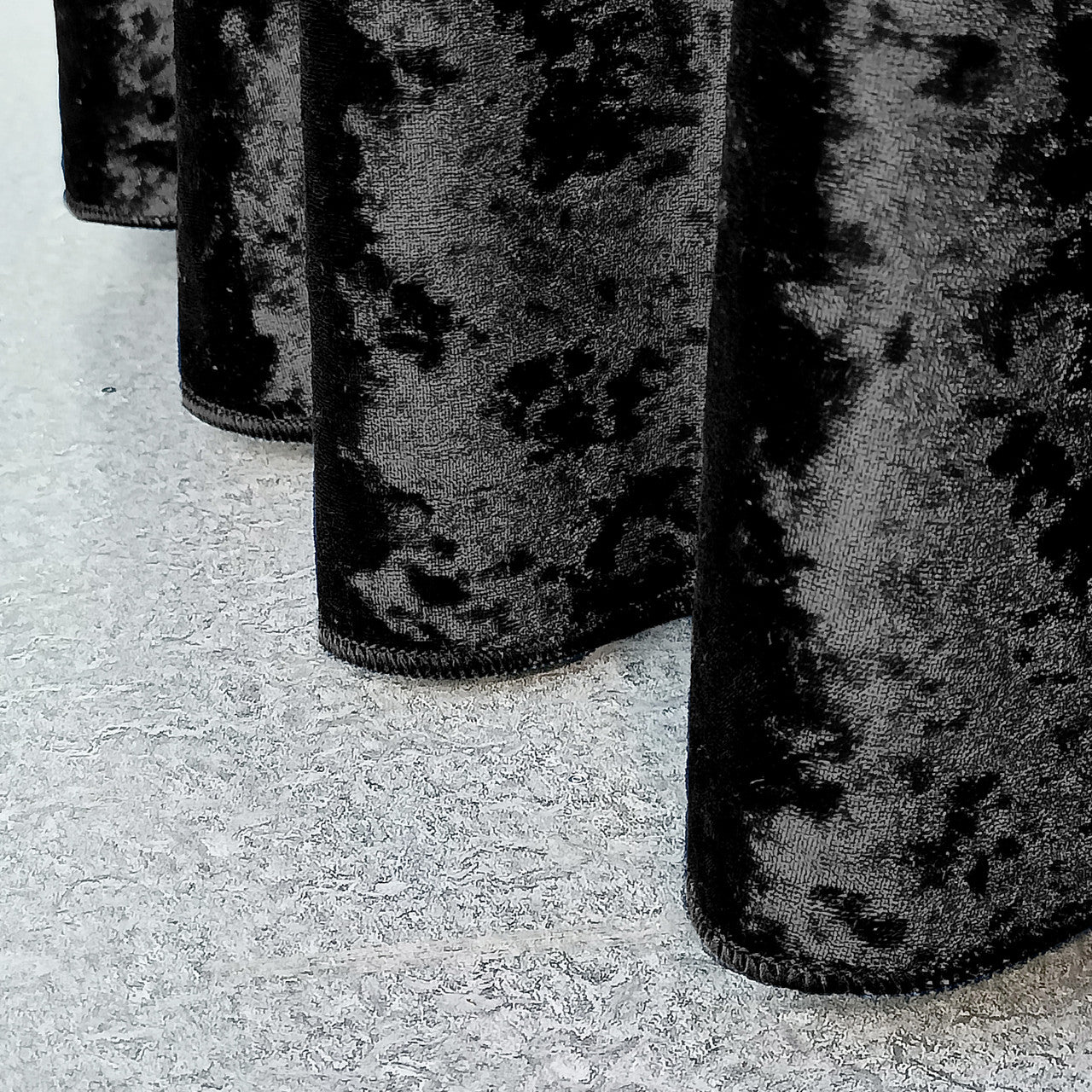 Round Crushed Velvet Tablecloth - Black