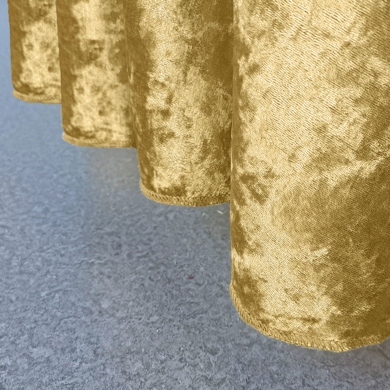 Round Crushed Velvet Tablecloth - Gold