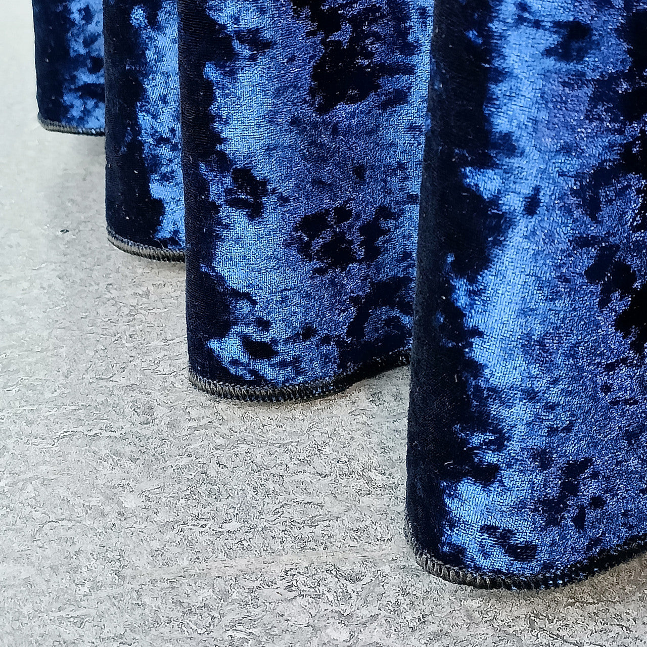 Round Crushed Velvet Tablecloth - Navy Blue