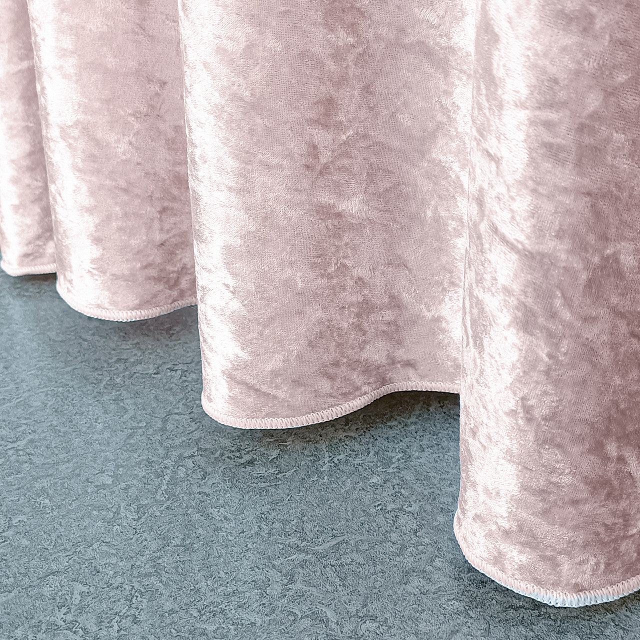 Round Crushed Velvet Tablecloth - Rose Pink