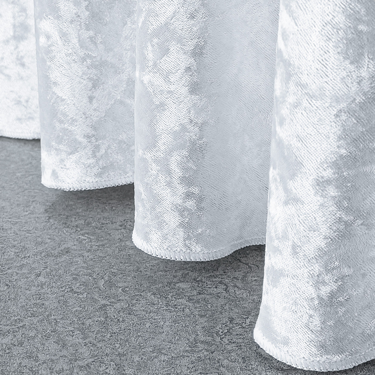 Round Crushed Velvet Tablecloth - White