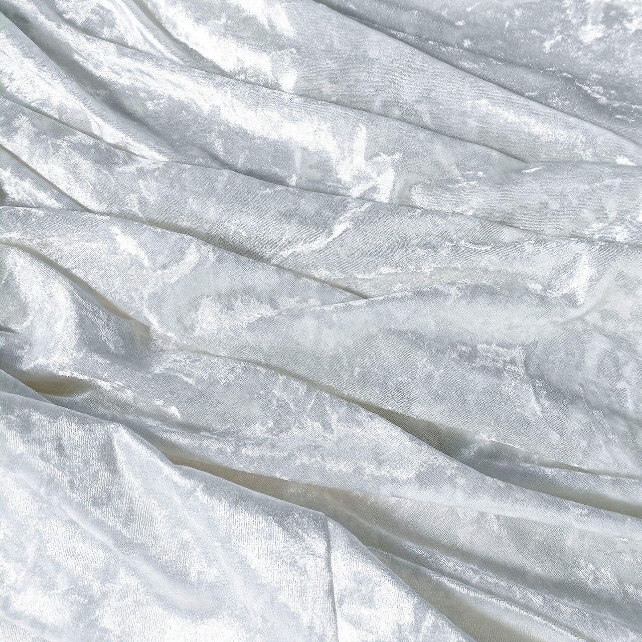 Round Crushed Velvet Tablecloth - White