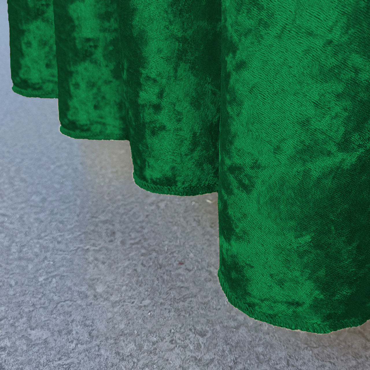 Round Crushed Velvet Tablecloth - Emerald Green