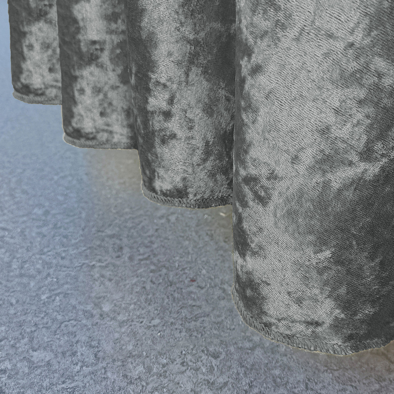Round Crushed Velvet Tablecloth - Silver