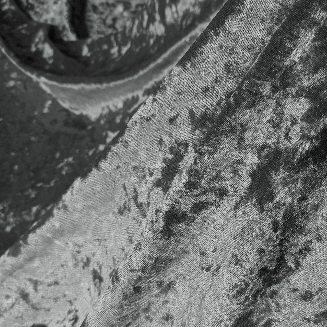 Round Crushed Velvet Tablecloth - Silver