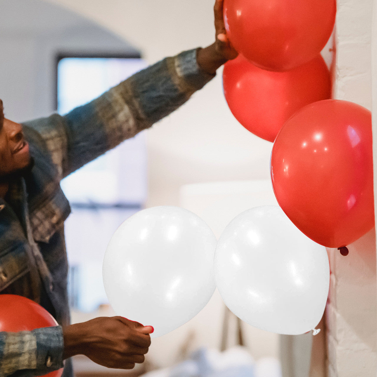 10" Helium-Quality Latex Plain Balloons - Red & White