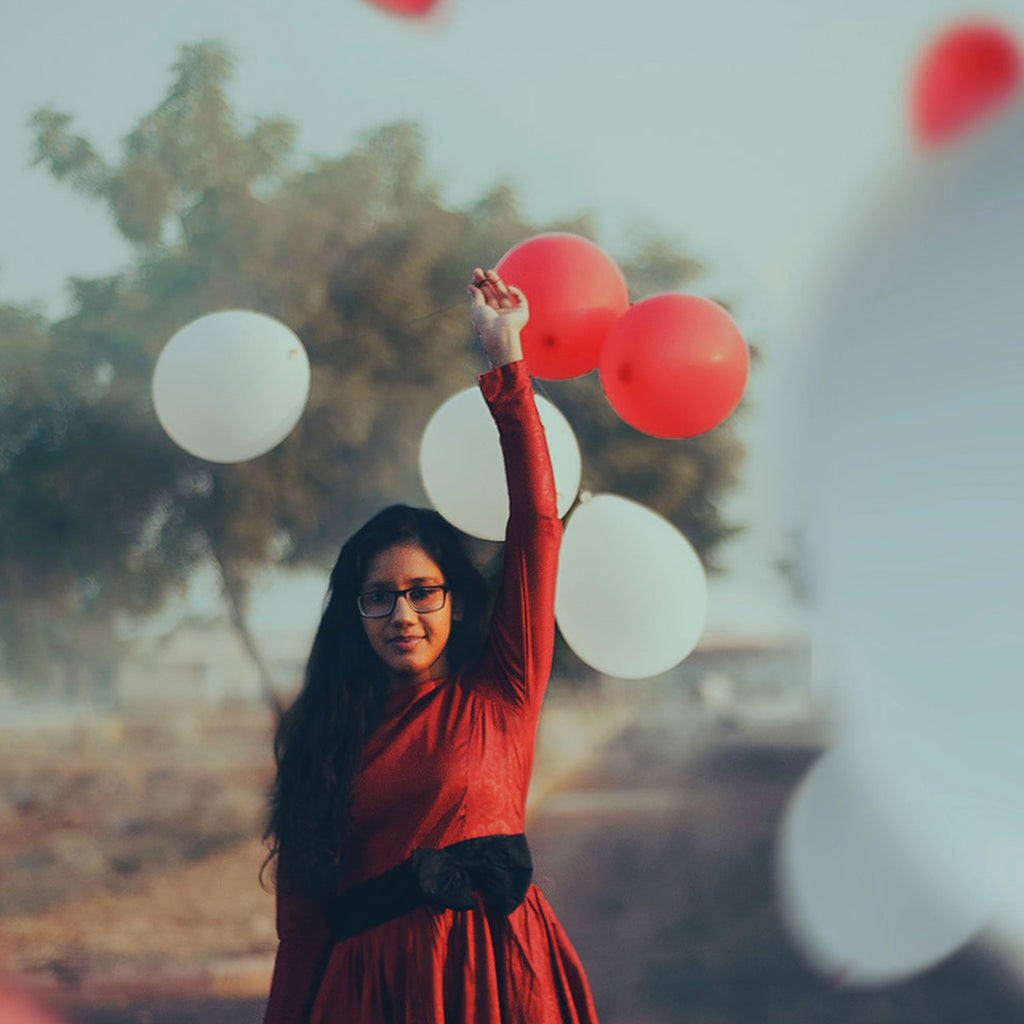 10" Helium-Quality Latex Plain Balloons - Red & White