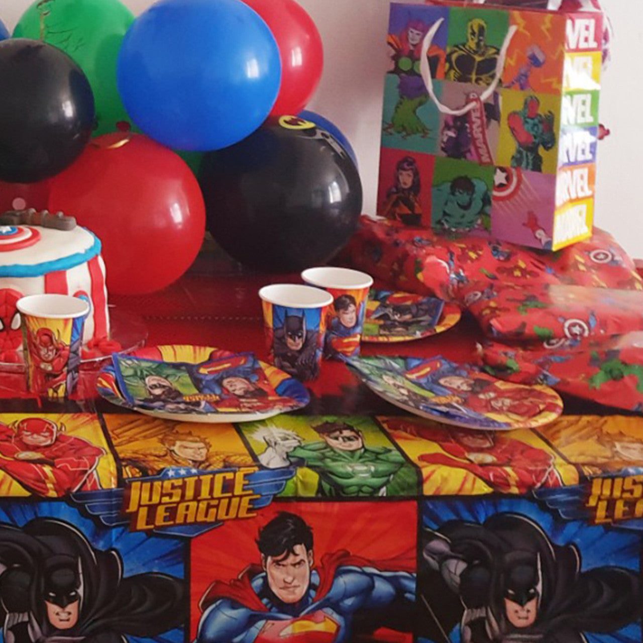 Justice League 9" Party Tableware Plates (Pack of 8)