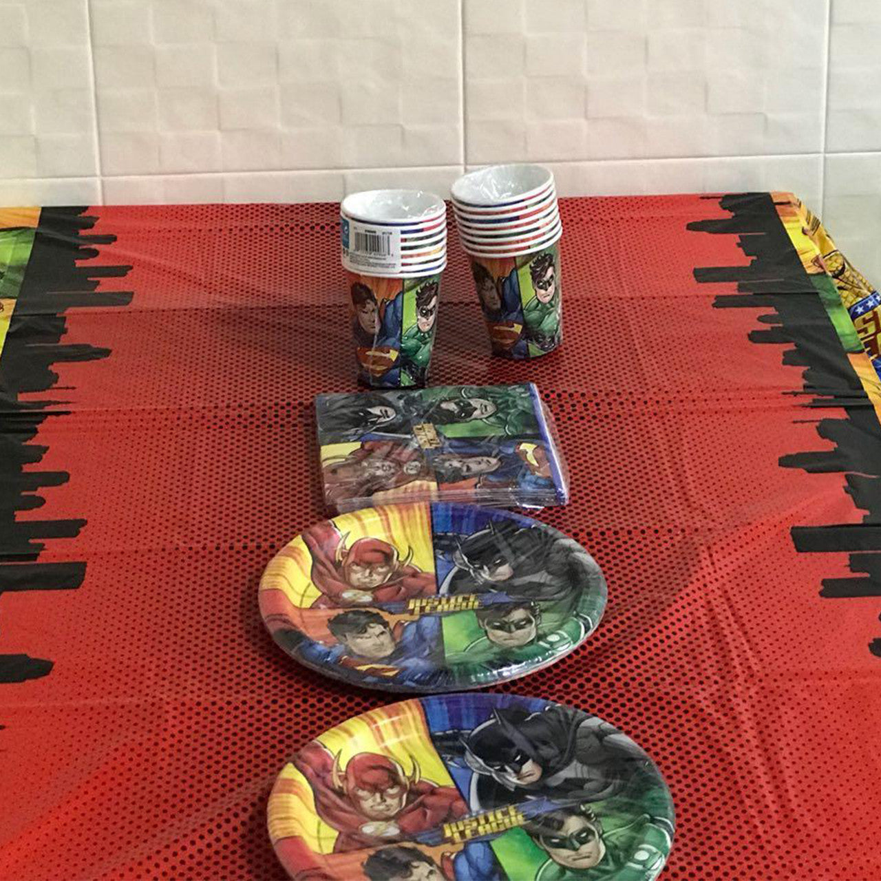 Justice League 9" Party Tableware Plates (Pack of 8)